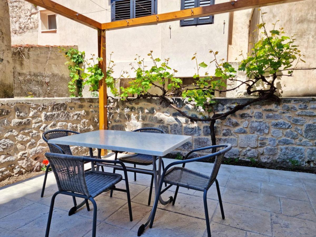 Apartman Hana *